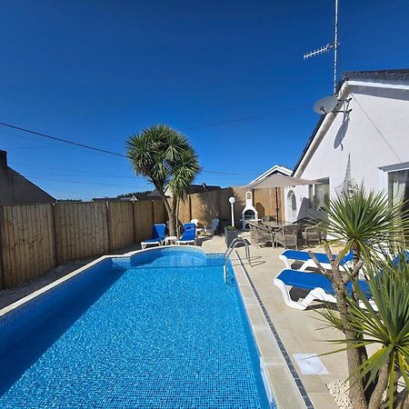 Family Bungalow With Private Pool Kilgetty Exterior foto